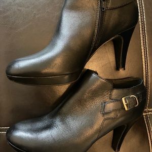 Women’s Clark’s black high heel shoe boots 7.5